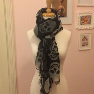 Skull scarf
